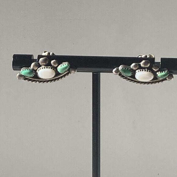 VTG Zuni Sterling Silver 925 Earrings Turquoise MOP Petit Point Native American - Picture 9 of 11